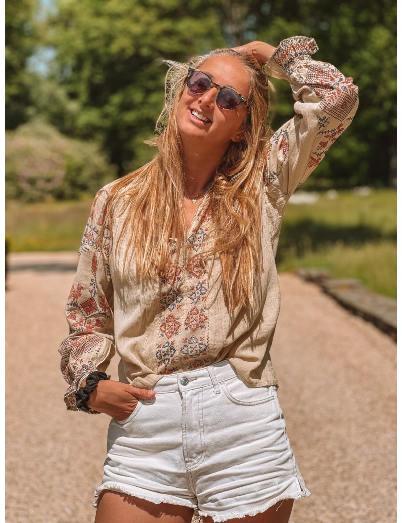 Blouse MARTA vert jade avec broderies rouges et bleues