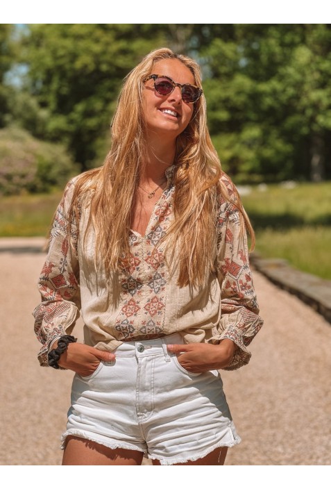 Blouse MARTA vert jade avec broderies rouges et bleues